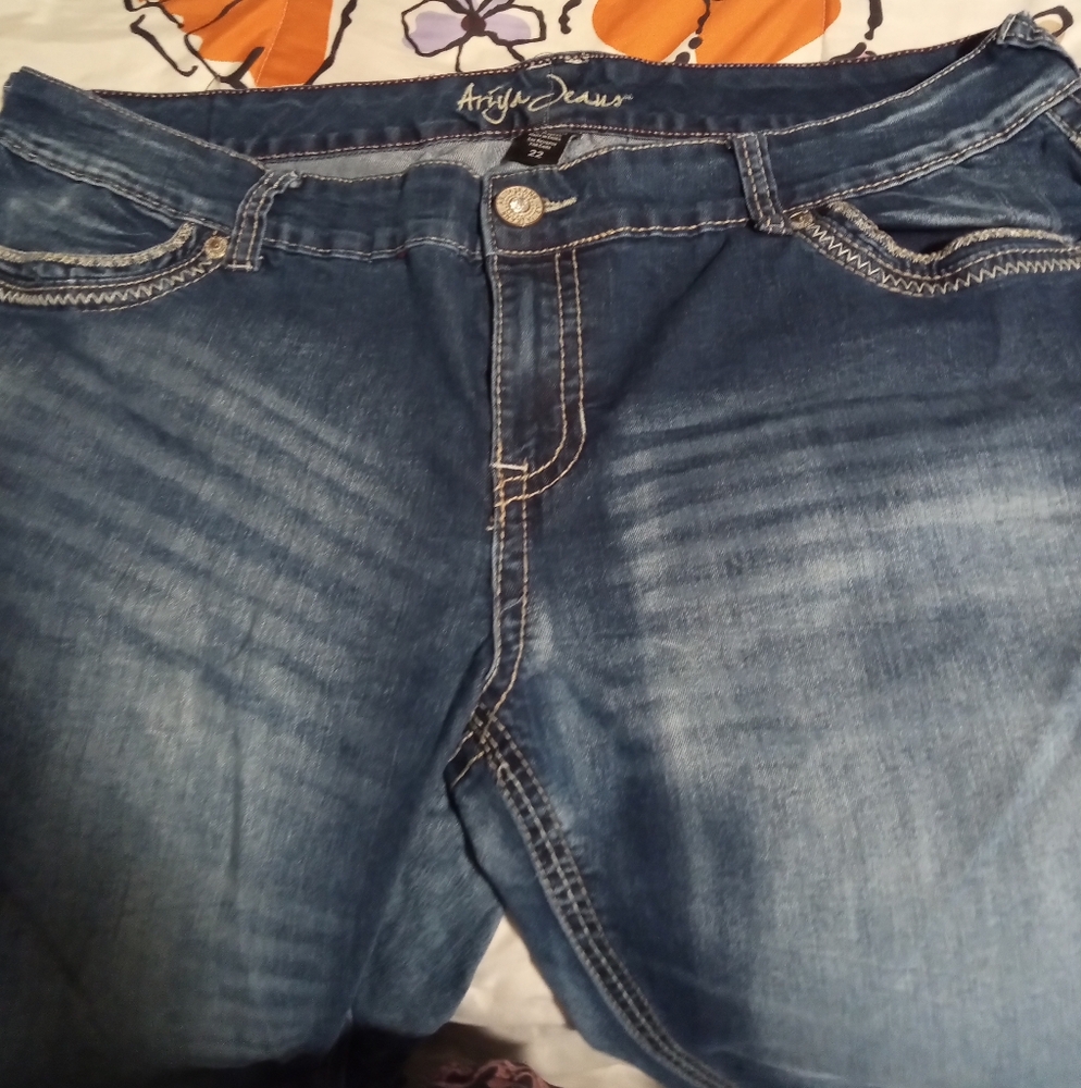 ARIYA JEANS
